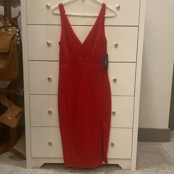 NWT Lulu’s Iconic Moment Red Bodycon Midi Dress - Picture 4 of 9